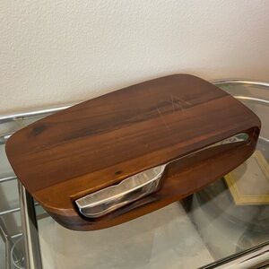 Nambe bread cutting board with magnet knife